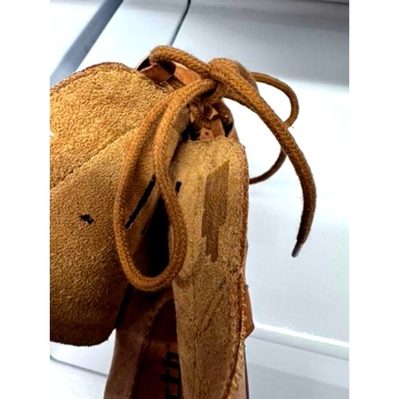 "EARTH" Kristen, Wide Laced Sandal, Chunky Heel,Size 11, Country,Prairie, - Picture 9 of 11